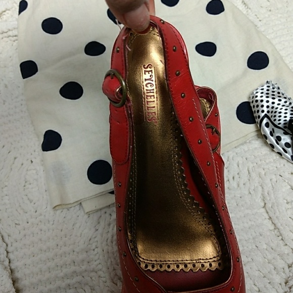 Shoes - Picture 2 of 8